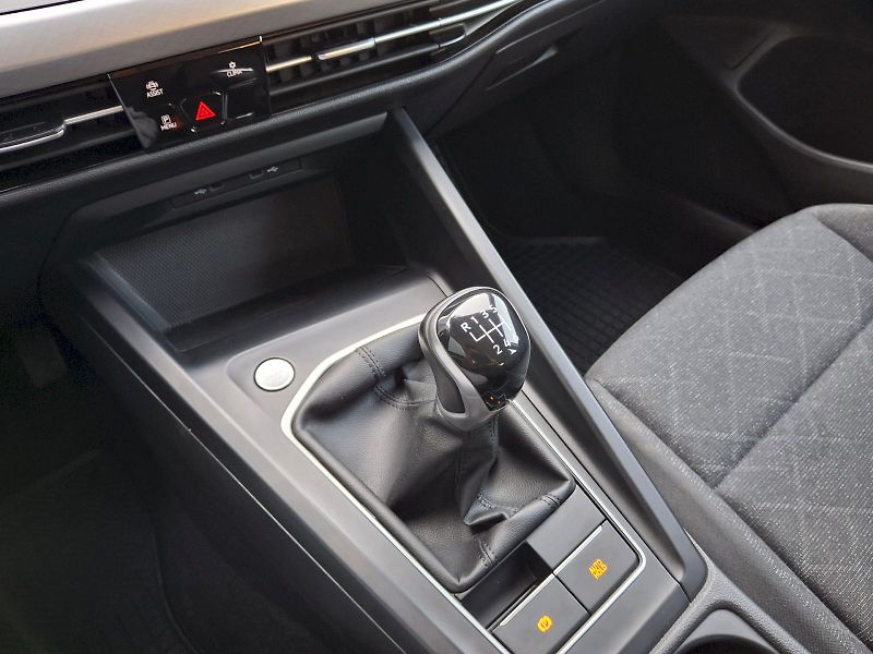 Volkswagen Golf (2020) Life 1,5TSi 96kW - fotka 29 z 33