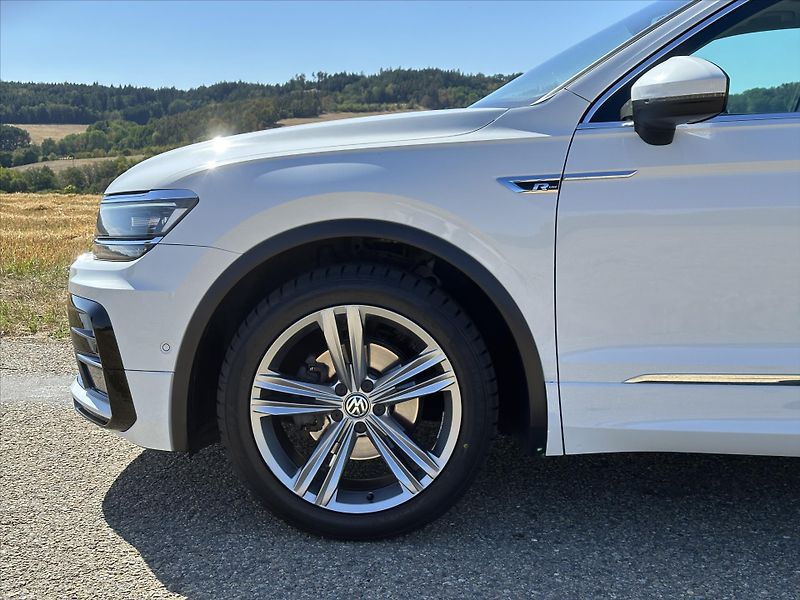 Volkswagen Tiguan 1,4 TSI DSG R-line matrix virt - fotka 23 z 30