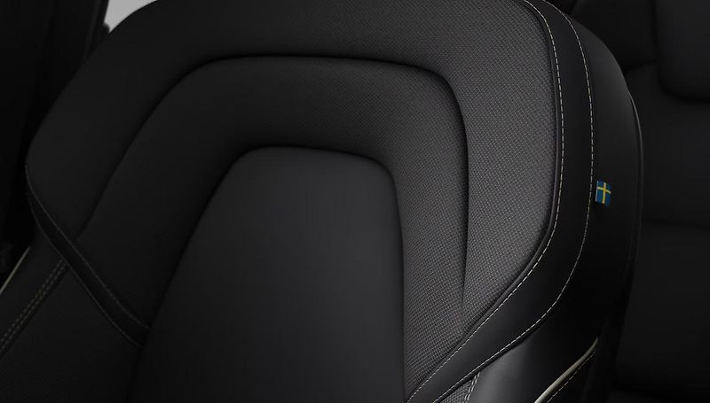 Volvo XC60 (2026) B5 PLUS - fotka 7 z 13