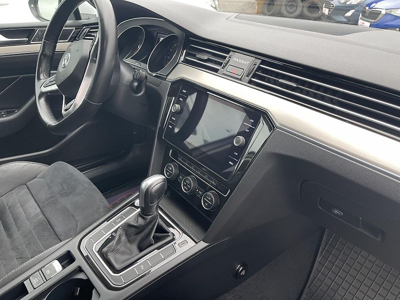 Volkswagen Passat 2.0TDi DSG 4x4 ELEGANCE-DPH-ČR - fotka 24 z 46