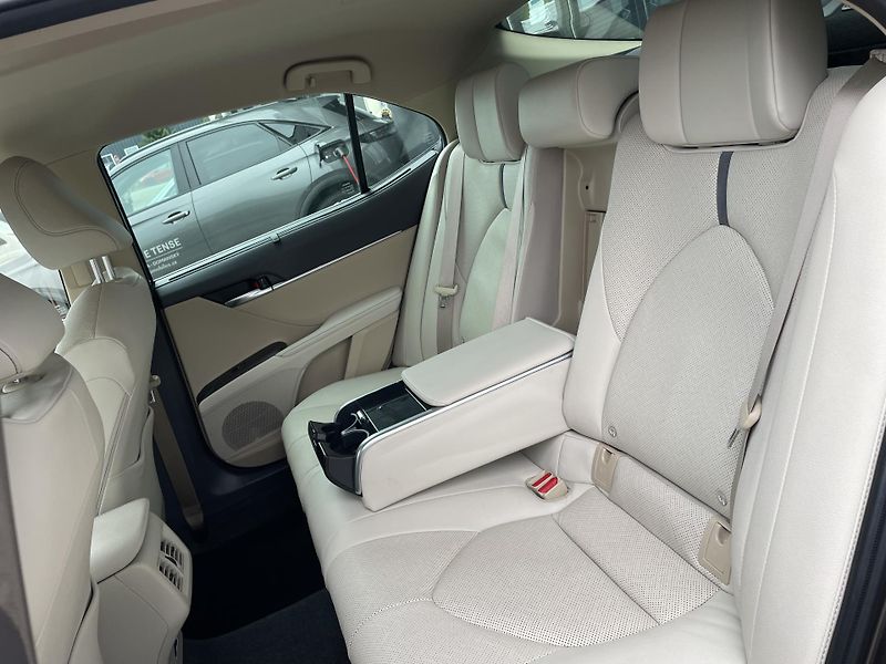 Toyota Camry EXECUTIVE VIP 2.5 Hyb. 160 kW - fotka 5 z 33