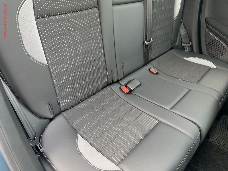 Peugeot 2008 (2016) 1.6 HDi, 1.maj,ČR, Allure - fotka 11 z 18