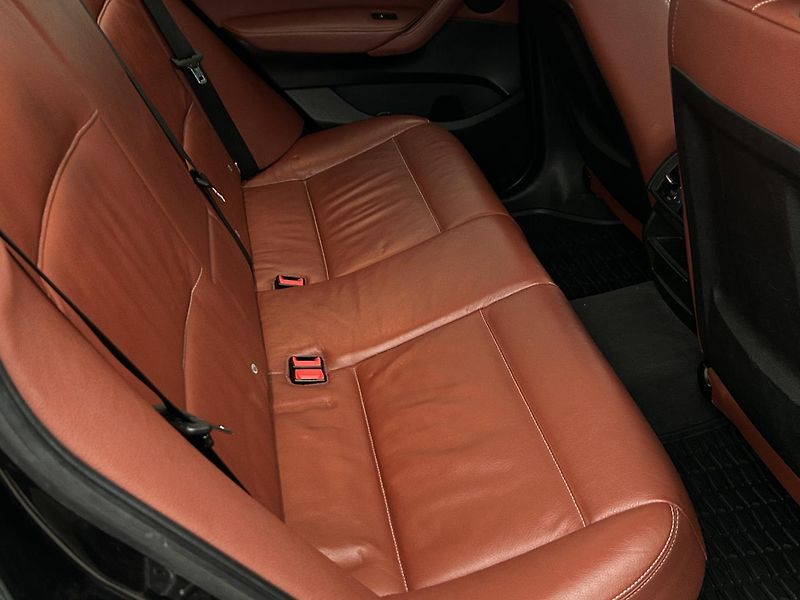 BMW X3 3.0 i 4x4 XDRIVE - fotka 14 z 23
