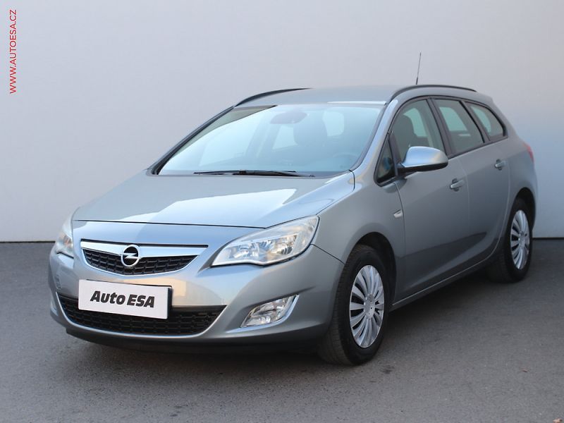 Opel Astra (2009) 1.9 CDTi - fotka 3 z 3