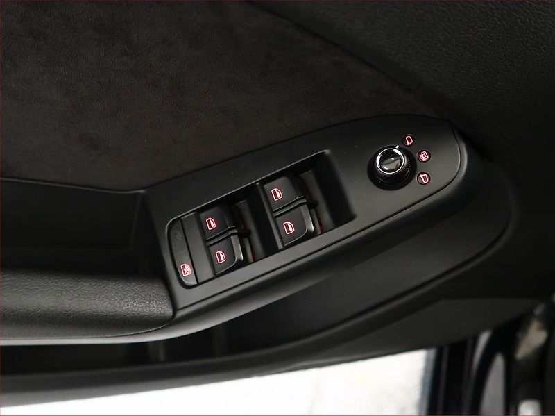 Audi A4 (2011) 1.8 TFSI, Serv.kniha, Xenony - fotka 17 z 17