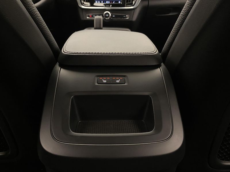 Volvo V90 CC B4 AWD BRIGHT PLUS AUT CZ - fotka 32 z 49