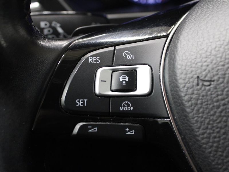 Volkswagen Tiguan 2,0 TDI Highline 4Motion DSG - fotka 18 z 39