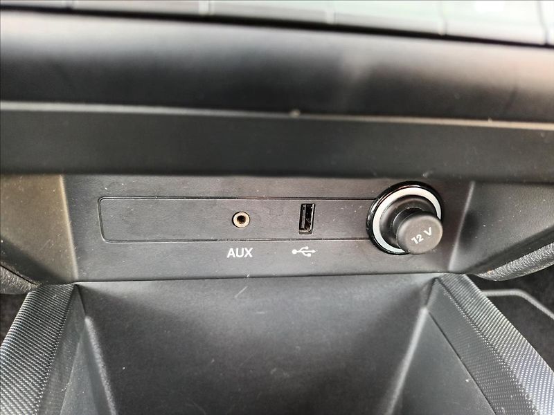 Škoda Fabia 1,2 TSI,66KW,1MAJ,AMBI,KOLA - fotka 34 z 45