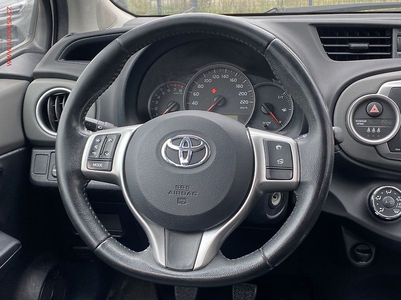 Toyota Yaris (2014) 1.0VVT-i, 2.maj,ČR, STK2/27 - fotka 13 z 17