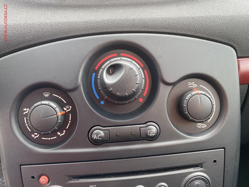 Renault Clio (2008) 1.2 i, ČR, Temp.STK1/27 - fotka 16 z 20