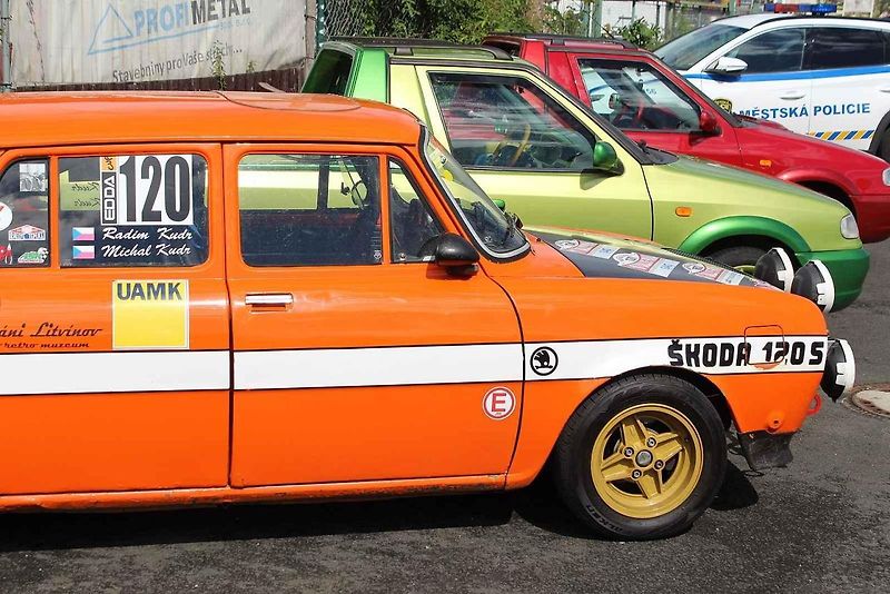 Škoda 120S.