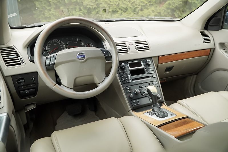 Volvo XC90 2.4 D5 120kw - fotka 25 z 29