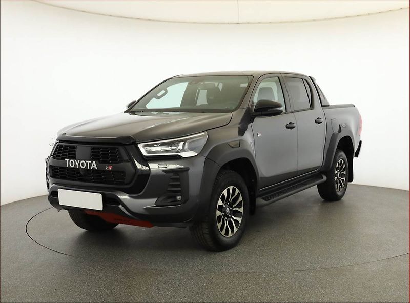 Toyota Hilux (2023) 2.8 D-4D - fotka 2 z 19