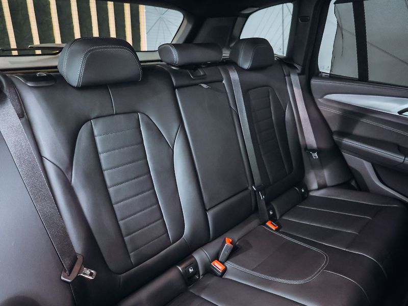 BMW X3 30d xDrive Mpaket - fotka 26 z 29