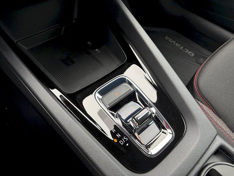 Škoda Octavia (2024) DSG 2.0 TSI / 180 kW /RS - fotka 21 z 33