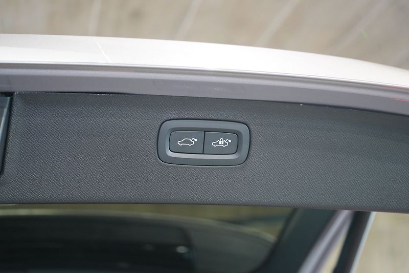 Volvo XC90 T8 PLUS Dark, Vzduch,Ventilace - fotka 17 z 46