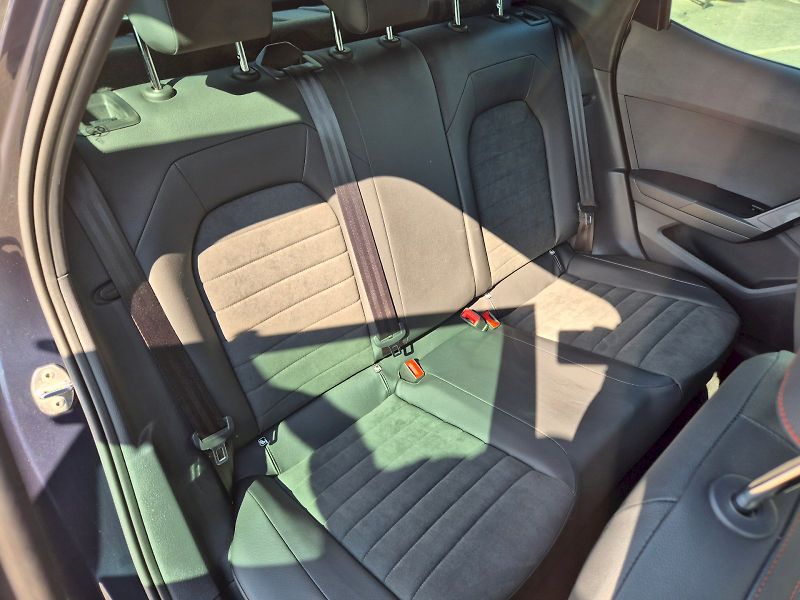 Seat Arona (2022) FR 1.0 TSI 81 kW 6°manuální - fotka 16 z 33