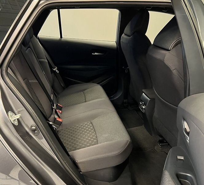 Toyota Corolla TS 1,8 Hybrid AT Comfort Bussi - fotka 12 z 16