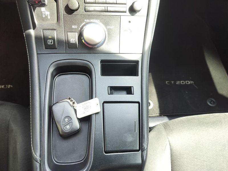 Lexus CT 200h plný servis v Lexusu  - fotka 20 z 32