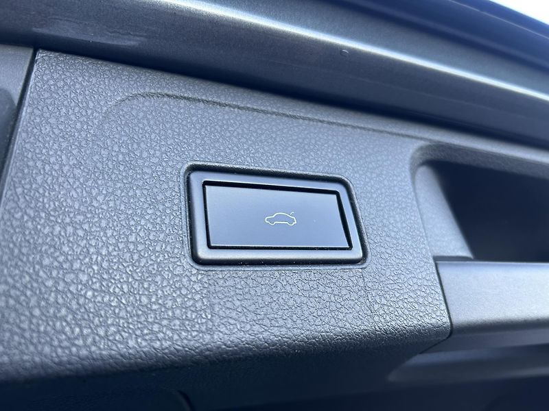 Volkswagen Passat 2.0TDI 110kW HIGHLINE - fotka 25 z 27