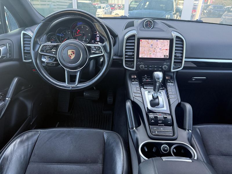 Porsche Cayenne 3.0 D Platinum Edition - fotka 10 z 42