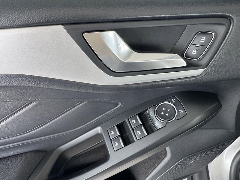 Ford Focus 1,5TDCi 88kW*Navi*Vyhř.Volant - fotka 27 z 32