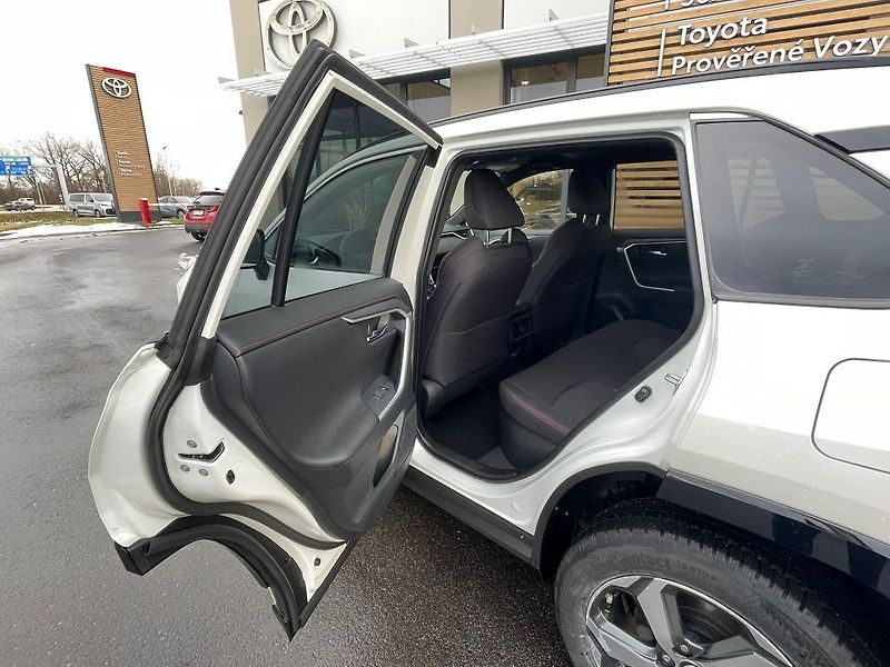 Toyota RAV4 2.5 Plug-In Hybrid 4x4Dynamic - fotka 23 z 29