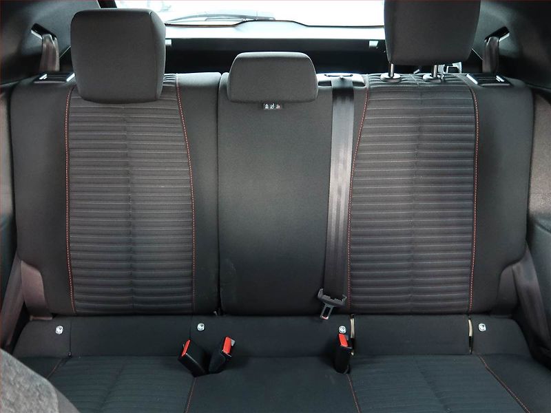 Peugeot 2008 (2023) 1.2 PureTech, Automat - fotka 10 z 18