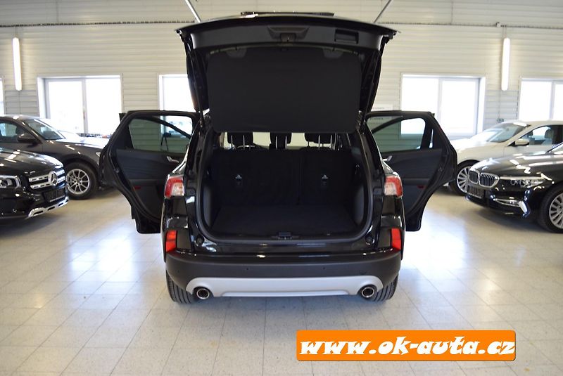 Ford Kuga 2.5 HYBRID TITANIUM 2023  - fotka 16 z 60