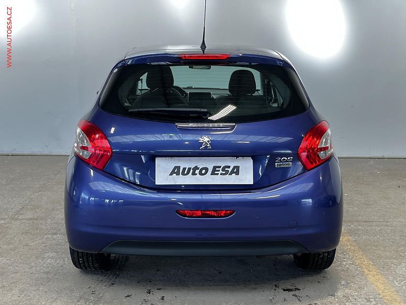 Peugeot 208 (2014) 1.2 PT, AC, výhřev sed - fotka 5 z 16