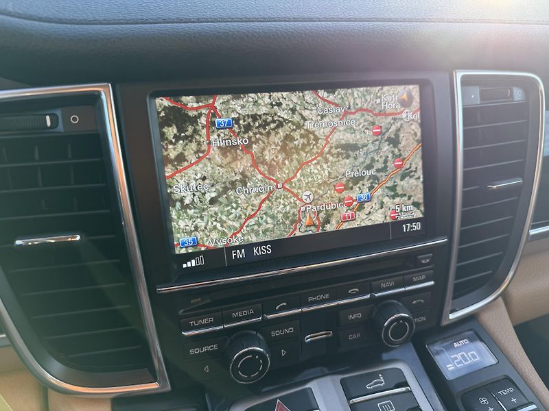 Porsche Panamera 3.0 DIESEL BOSE NAVI KAMERA - fotka 18 z 29