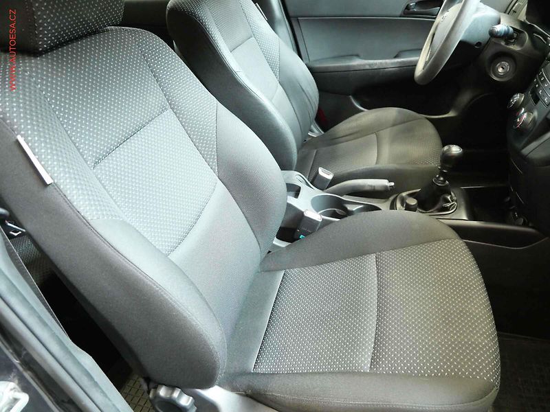 Hyundai i30 (2009) 1.4i, ČR, STK2/28 - fotka 11 z 20