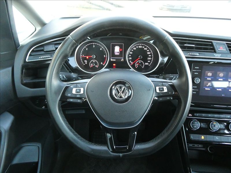 Volkswagen Touran 2,0 TDi 110kW HIGHLINE, 7.míst - fotka 34 z 44
