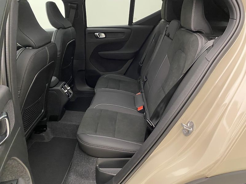 Volvo XC40 (2026) B3 AUT DARK PLUS - fotka 6 z 60