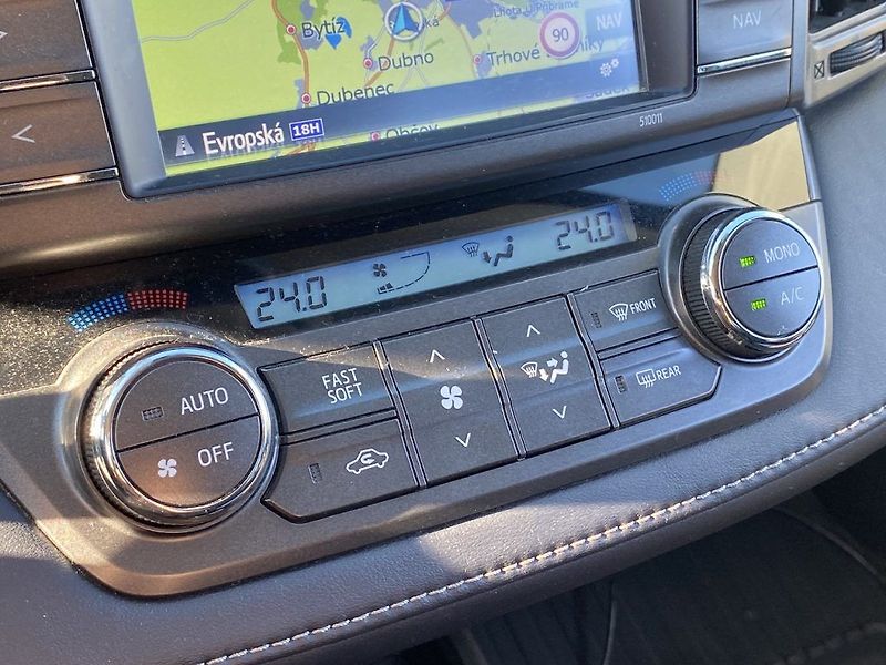 Toyota RAV4 2.0i, ČR, Active, 4x4, automat - fotka 14 z 21