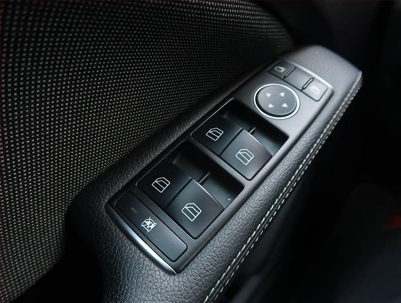 Mercedes-Benz Třídy A (2013) A 180 CDI , Automat, Kůže - fotka 17 z 18