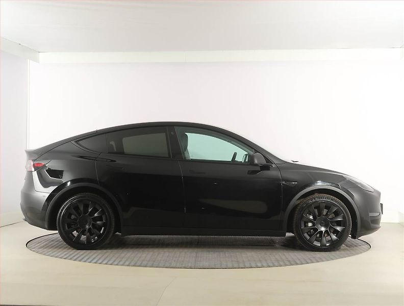 Tesla Model Y (2022) Long Range AWD 79kWh, SoH 92% - fotka 6 z 33