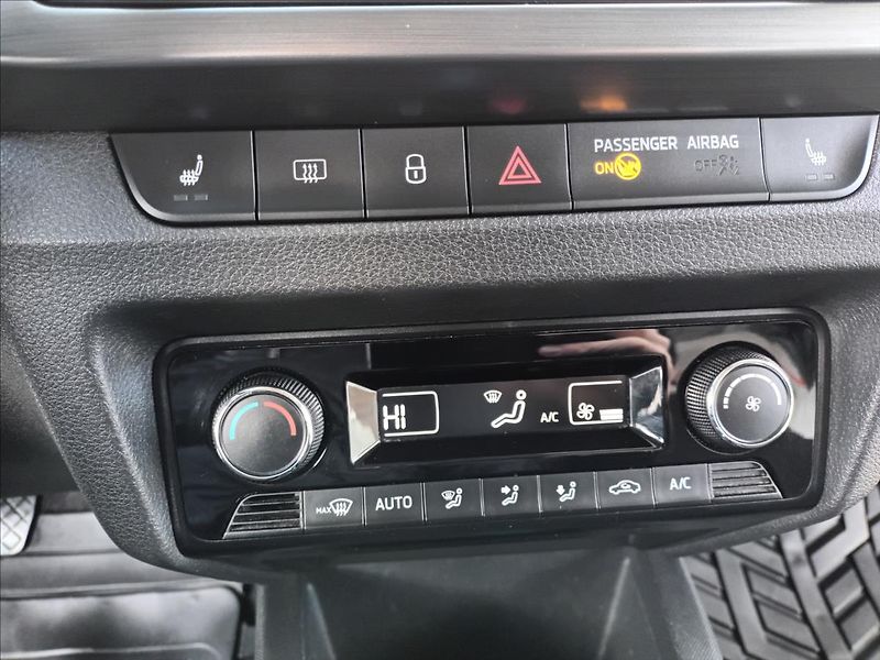 Škoda Fabia 1,2 TSI,81KW,SERVIS,KOLA,VÝHŘE - fotka 40 z 47