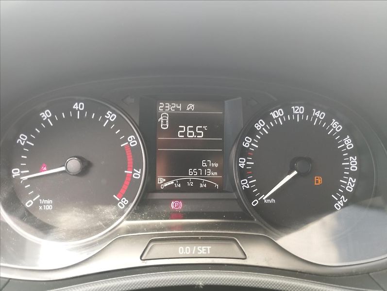 Škoda Fabia 1,0 MPI 44KW - fotka 12 z 15