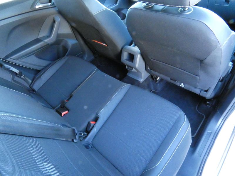Volkswagen T-Cross R-Line 1,0 TSI DSG - fotka 26 z 29