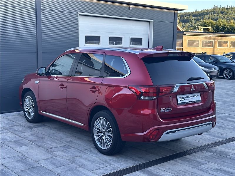 Mitsubishi Outlander 2,4 PHEV 224PS  Diamant 4x4 A/ - fotka 10 z 58