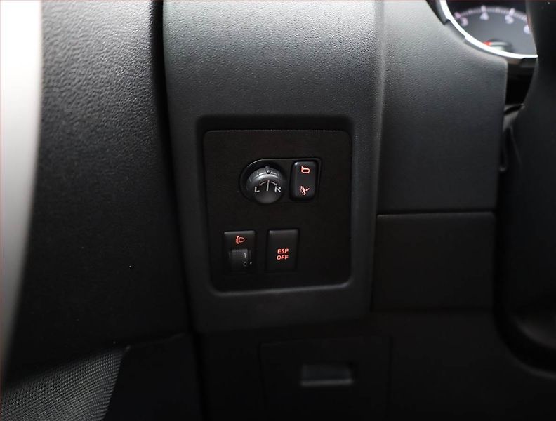 Nissan Qashqai (2009) 1.6, Serv.kniha, Tempomat - fotka 14 z 17