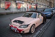 Netradičně vypadající auto pořadatelů akce Gumbalkan, 2. března 2023, Ostrava.