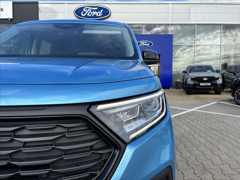 Ford Tourneo Connect 2,0 EcoBlue Active L2 Aut. - fotka 9 z 52