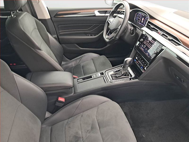 Volkswagen Arteon (2023) 2.0 TSI - fotka 9 z 18