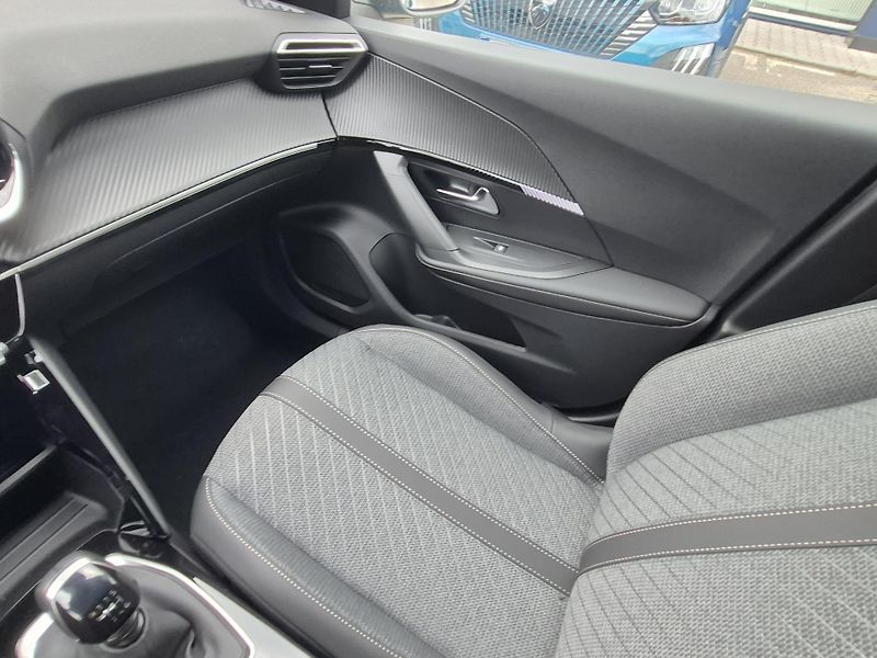 Peugeot 2008 (2026) ALLURE Turbo 100 MAN6 - fotka 18 z 21