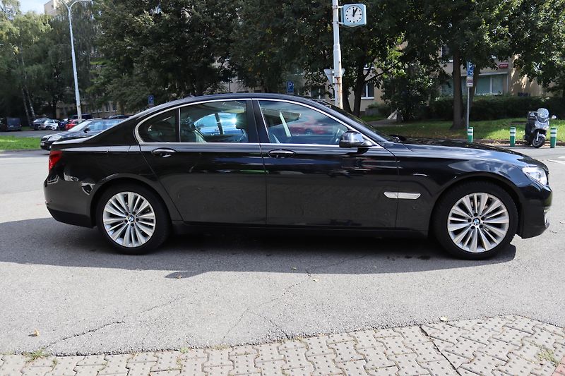 BMW Řada 7 730D XDRIVE F01 190kW - fotka 8 z 48