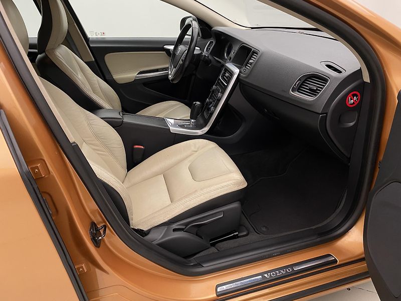 Volvo S60 D3 SUMMUM AUT  - fotka 23 z 46