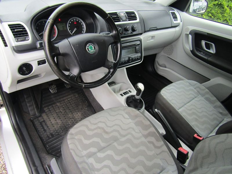 Škoda Roomster (2007) 1.6 16V 77kW - fotka 13 z 36