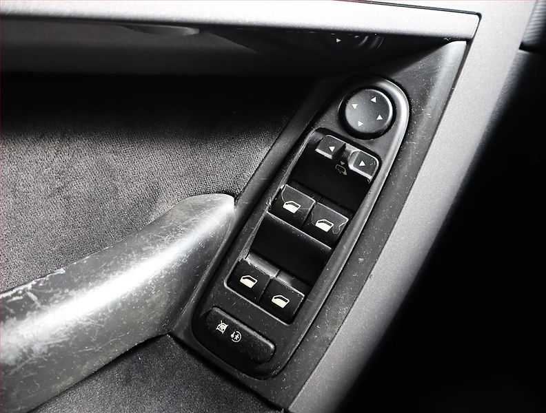 Citroën C4 Picasso (2006) 1.6 HDi, 7 míst, po STK, Klima - fotka 19 z 21